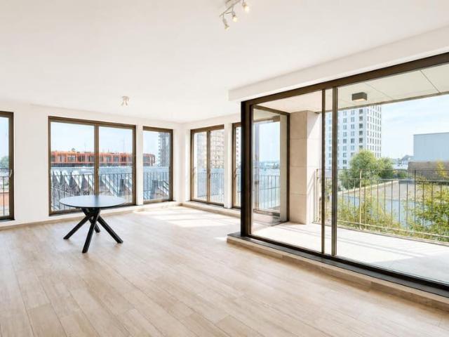 spacious Two Bedroom Apartment with Terrace on the Eilandje