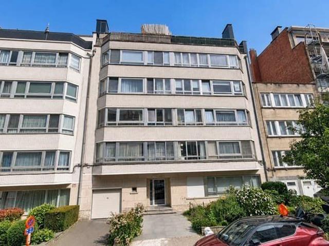 Spacious two bedroom apartment with terrace and EPC C