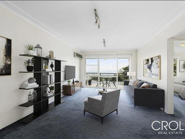 Spacious Two Bedroom Apartment with Uninterrupted Harbour Views