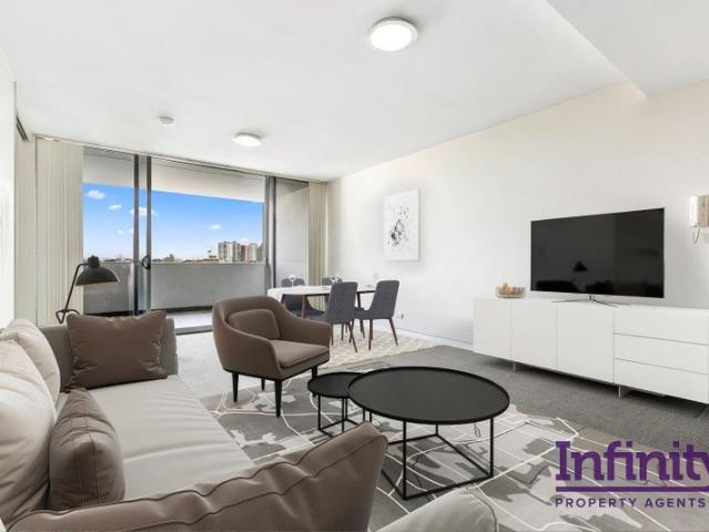 SPACIOUS TWO BEDROOM APARTMENT WITH AMAZING CITY VIEWS