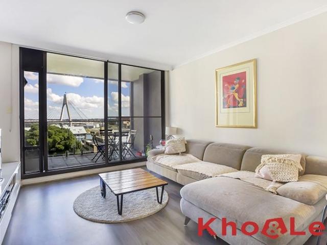 Spacious Two Bedroom Apartment with Anzac Bridge Views in Jacksons Landing