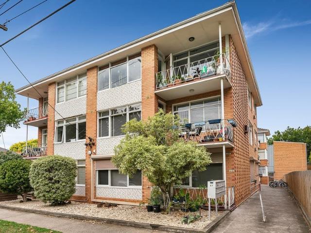 Spacious Two Bedroom Apartment with Charming Appeal