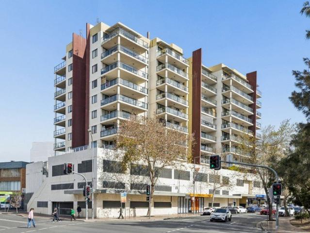 Spacious Two Bedroom Apartment with City Views
