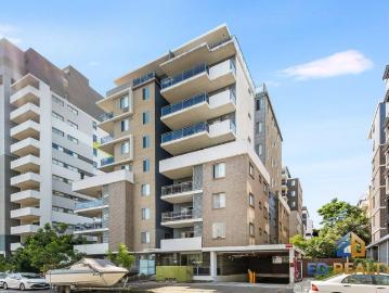 Spacious Two Bedroom Apartment with Convenient Location