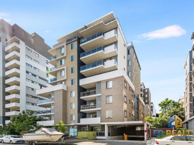 Spacious Two Bedroom Apartment with Convenient Location