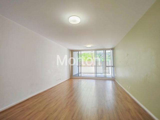 Spacious two bedroom apartment with courtyard