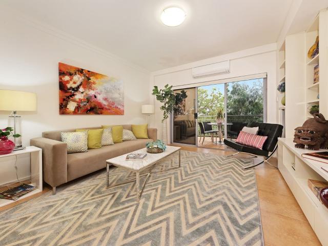 Spacious 2 bedroom apartment with resort style facilities in Skyline Lane Cove