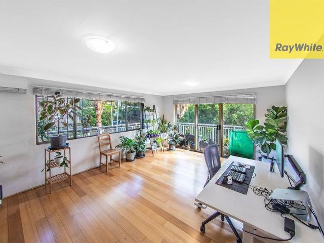 SPACIOUS TWO BEDROOM APARTMENT WITH LEAFY ASPECT
