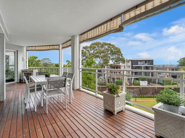 Spacious Two Bedroom Apartment with Orchard garden views