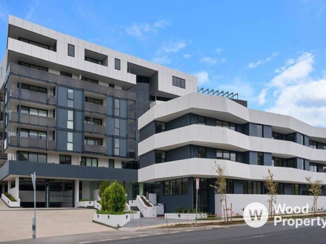 Spacious Two Bedroom Apartment with Sweeping City Views
