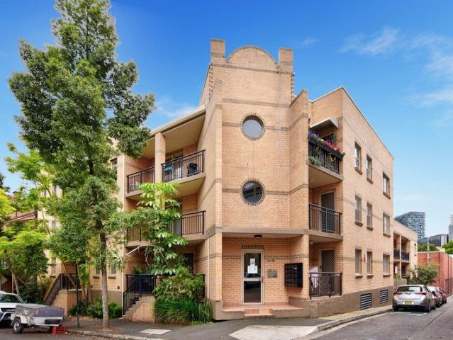 Spacious Two Bedroom Darlington Apartment with Parking