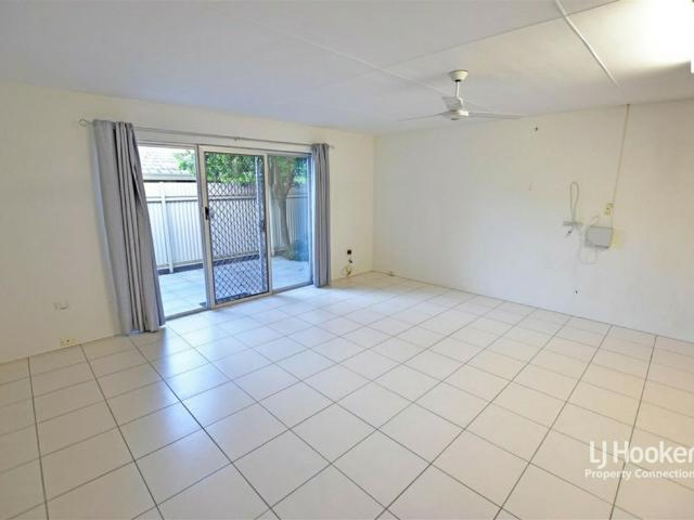 Spacious Two Bedroom Duplex with Courtyard & Air Conditioning
