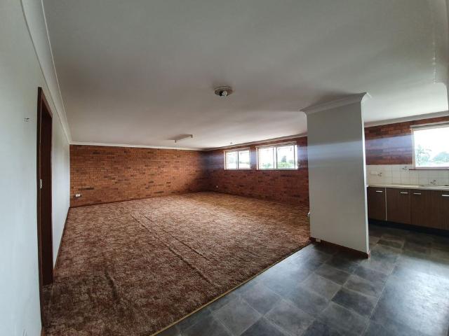 Spacious Two Bedroom Flat Water Included