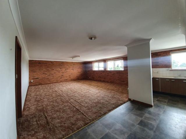 Spacious Two Bedroom Flat Water Included