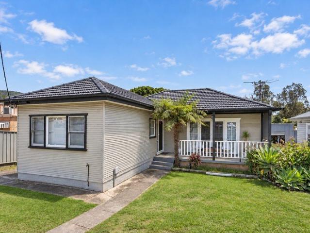 Spacious Two Bedroom Home Offering Easy Care Living!