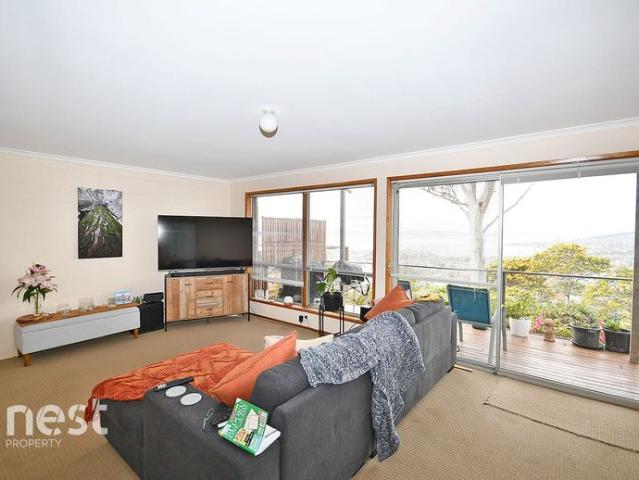 Spacious Two Bedroom Home in Convenient West Hobart Location