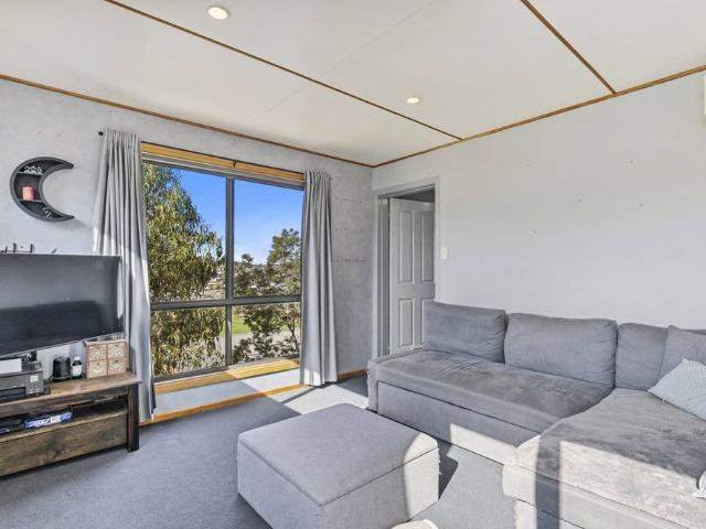 Spacious Two Bedroom Home with Stunning Surroundings $600 Per Week