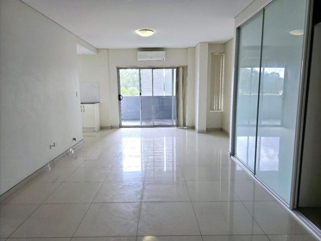 Spacious Two Bedroom in the Heart of Toongabbie!