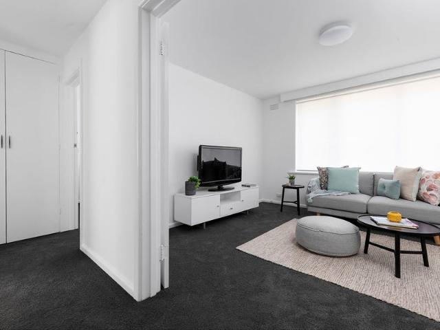 SPACIOUS TWO BEDROOM LIVING IN PRIME HAWTHORN
