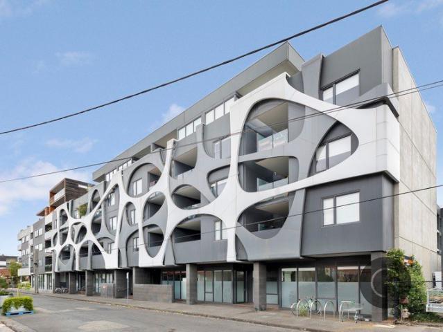 Spacious Two Bedroom Residence In A Vibrant Lifestyle Precinct