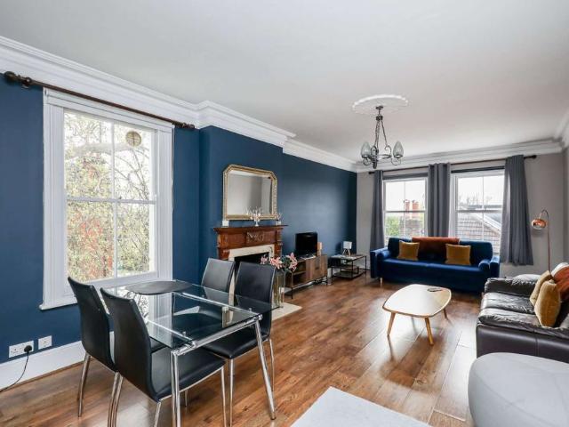 Spacious two bedroom split level apartment by Richmond town centre