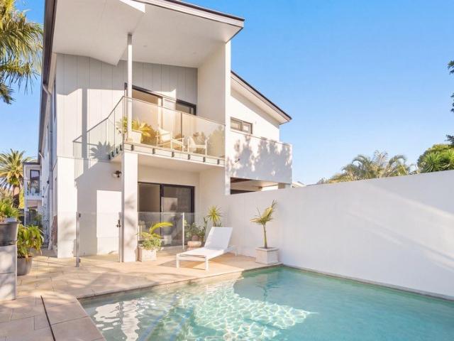 Spacious Two Level Duplex with Pool & Multiple Living Areas