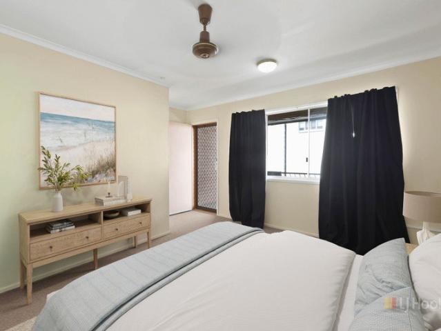 Spacious Two Level Unit Opposite Caneland Central