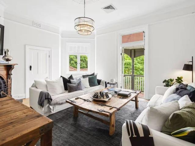 Character Family Home Opposite Reid Park – Walk to Mosman Bay Ferry