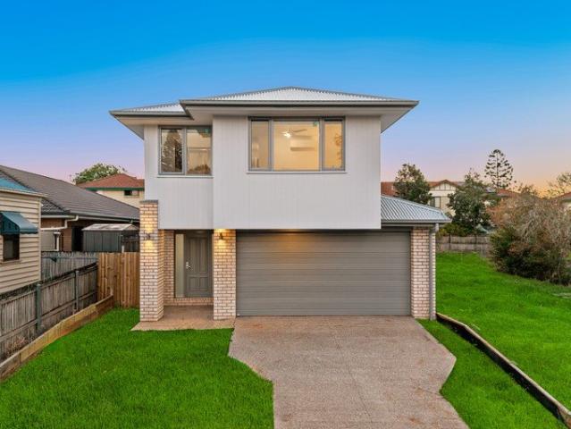 Spacious Two Storey Family Home in a Convenient Sunnybank Location
