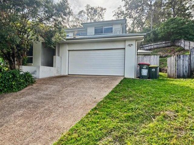 Spacious Two Storey Family Home Quiet Location, Modern Comforts