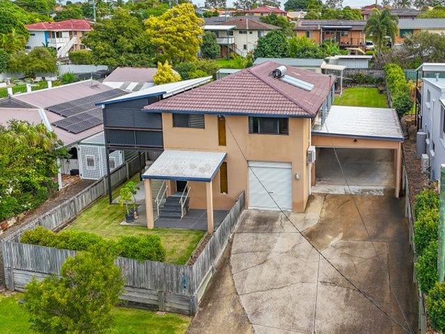 Spacious Two Storey Family Home with Self Contained Granny Flat Prime Wynnum West Living