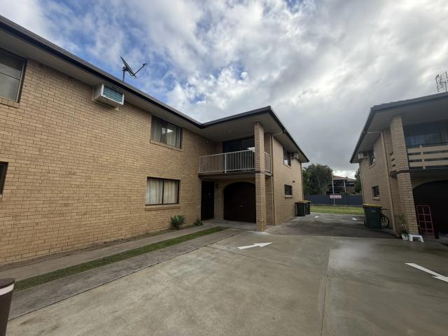 Spacious Two Storey Four bedroom Unit in Popular Westlawn