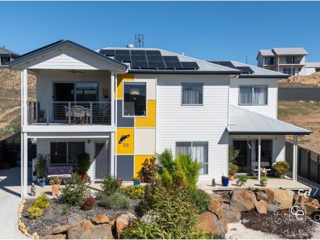 Spacious, two storey home in Mannum Waters
