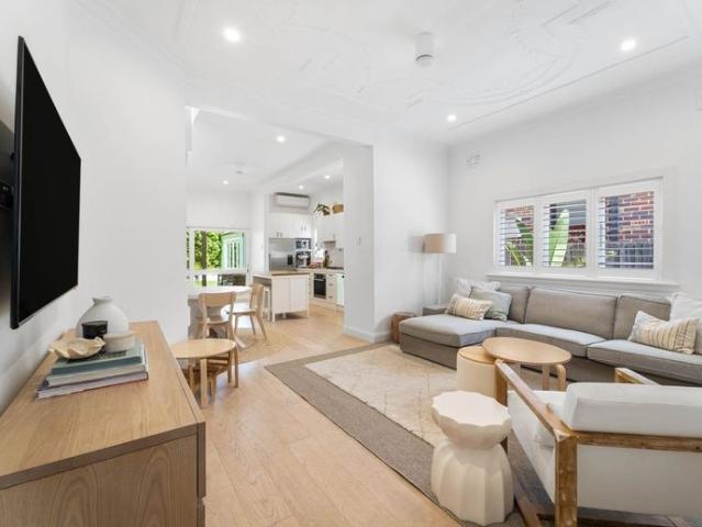Spacious Two Storey Semi, Beach Lifestyle in a Peaceful Position