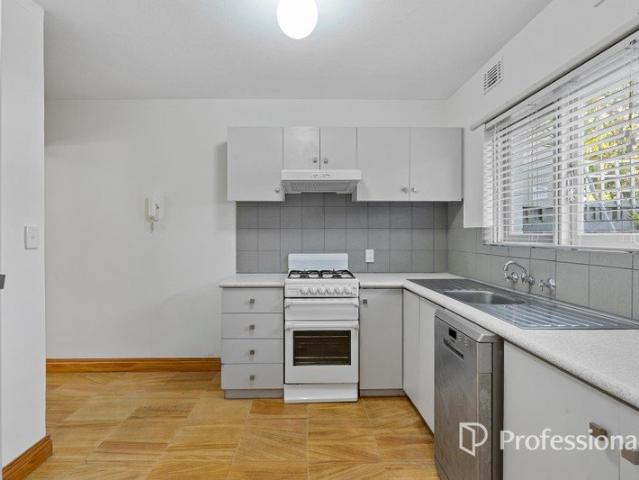 SPACIOUS TWO STOREY TOWNHOUSE WITH POOL