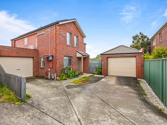 Spacious Two Storey Townhouse in a Quiet Sebastopol Court