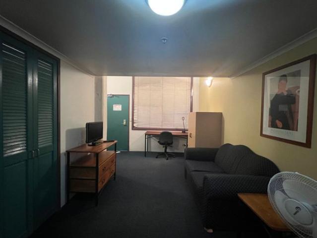 Renovated Spacious Twin Share Loft at Broadway Student Accommodation