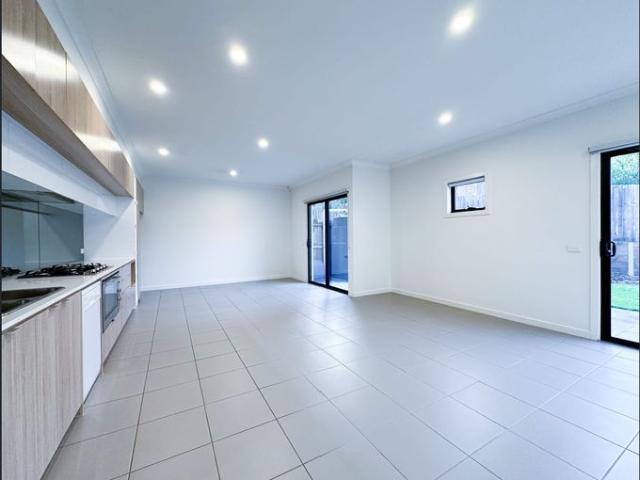 Spacious UNFURNISHED 4 Bedroom Townhouse in Wantirna