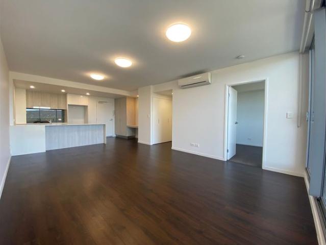 Spacious Unfurnished 1 bedroom 1 bathroom apartment, Break Lease, best price $700 till 16/11/2026, after then, able to renew under new rent