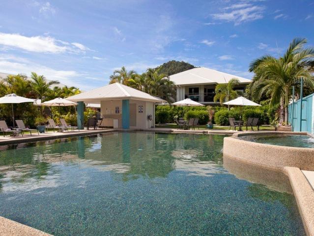 SPACIOUS UNFURNISHED 2 BED 2 BATH APARTMENT WITH Private Garden