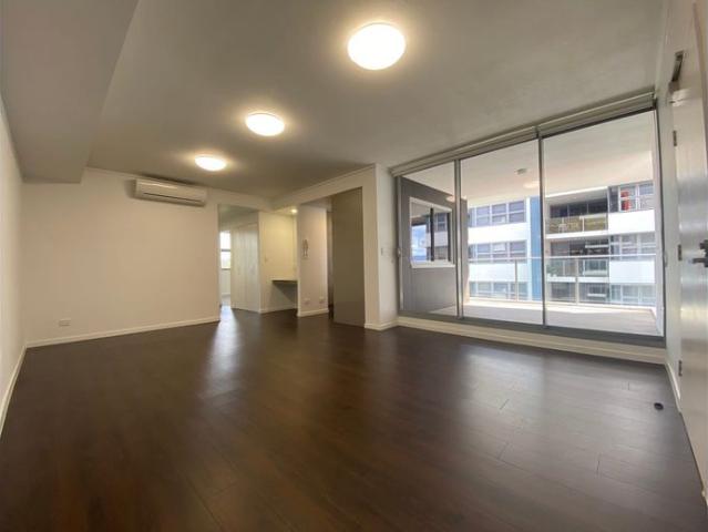 Spacious Unfurnished 2 bedroom 2 bathroom apartment, Break Lease, best price $720 till 03/03/2027, after then, able to renew under new rent
