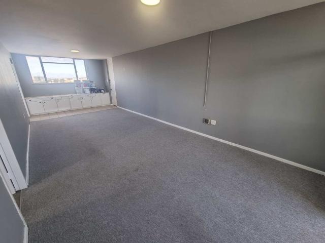 Spacious Unfurnished 2 Bedroom Apartment To Rent in Goodwood