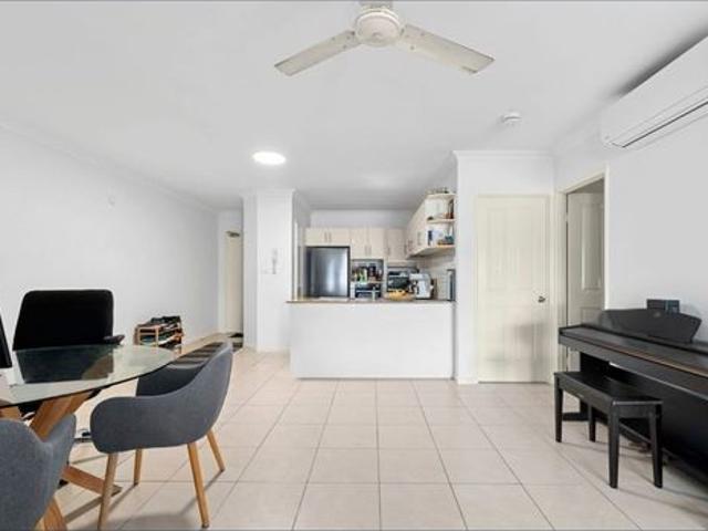 Spacious unfurnished three bedroom apartment in a prime CBD location