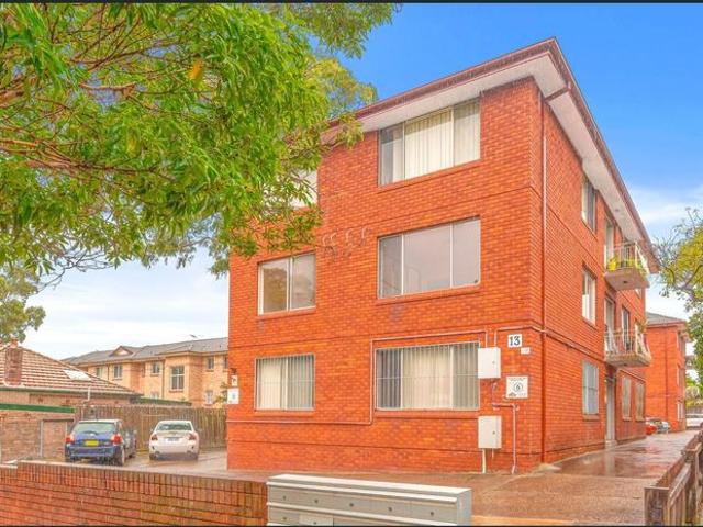 Spacious Unfurnished Two Bedroom Unit in a Convenient Location