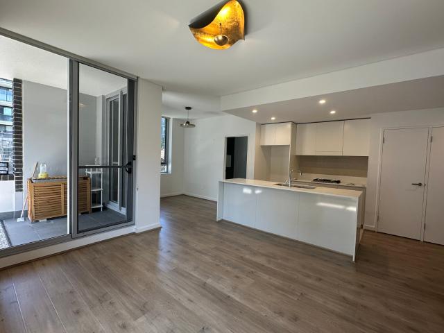 Spacious unfurnished two bedrooms apartment !