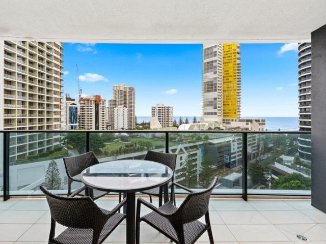 Spacious Unfurnished Apartment with Ocean Views