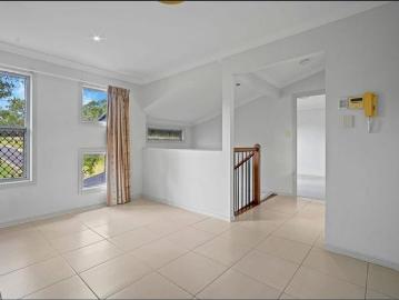 Spacious Unfurnished Family Home in Quiet Calamvale Location Available from Now!