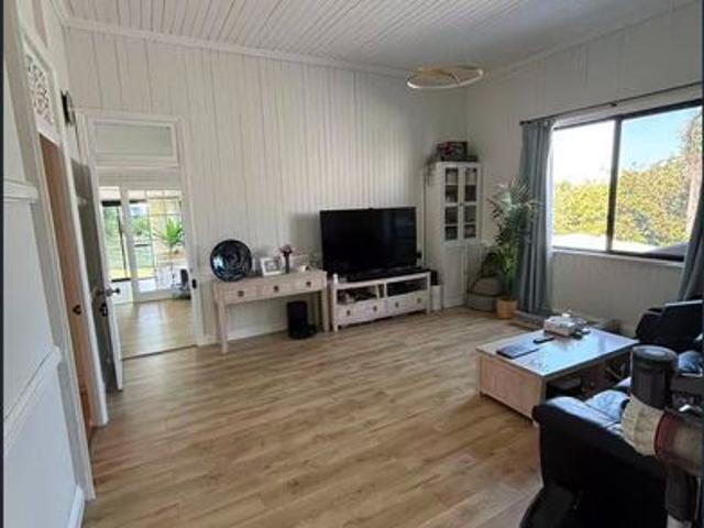 Spacious Unfurnished Family Home in Quiet Highgate Hill Location Available from June
