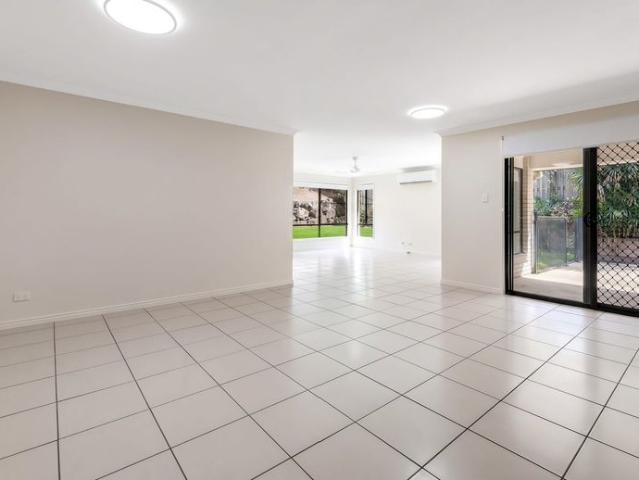 Spacious Unfurnished Family Home Opposite Reserve