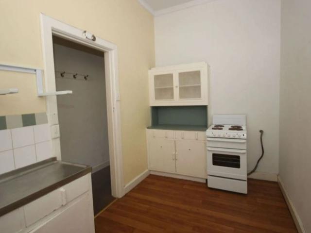 SPACIOUS UNFURNISHED ONE BEDROOM UNIT!